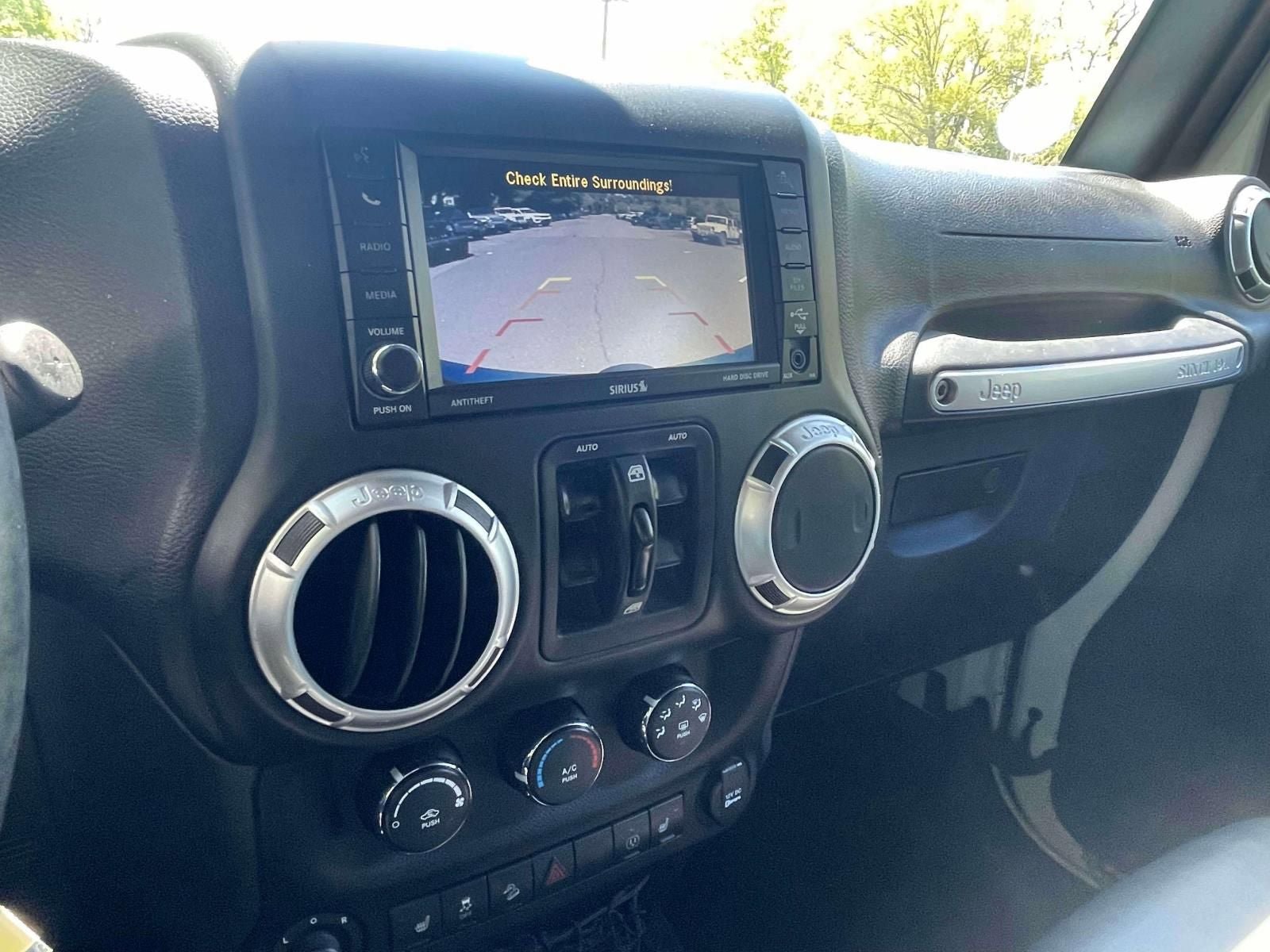 Used 2015 Jeep Wrangler Unlimited Sahara w/ Connectivity Group AWD/4WD image 27
