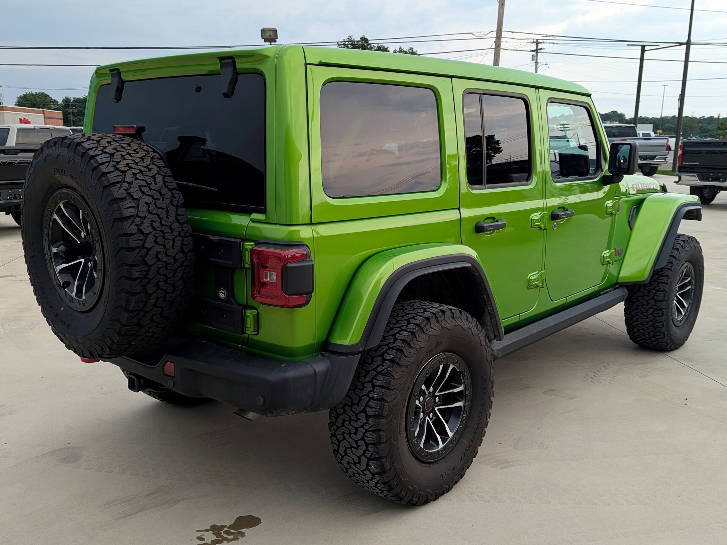 Used 2025 Jeep Wrangler Unlimited Rubicon AWD/4WD image 5