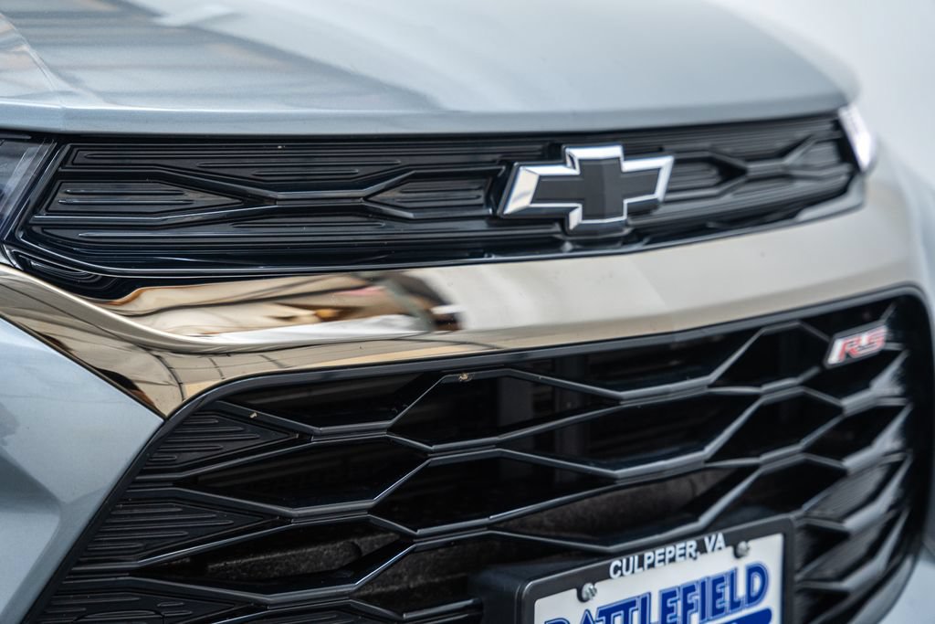 Used 2023 Chevrolet TrailBlazer RS w/ Sun and Liftgate Package FWD image 13