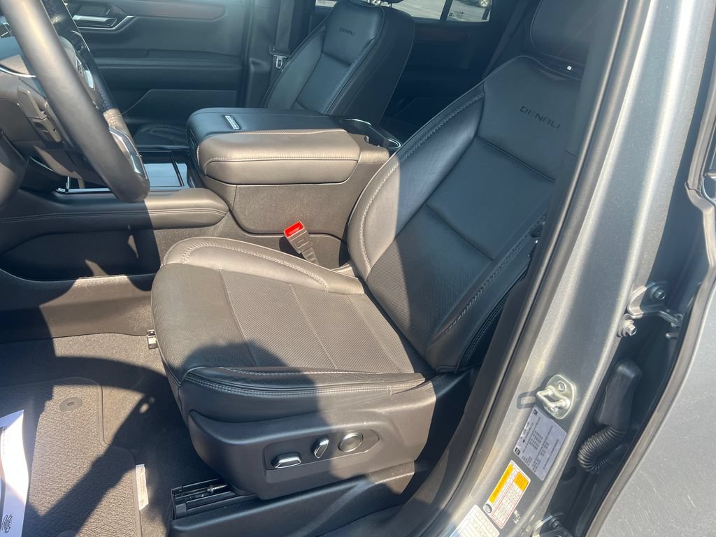 Used 2025 GMC Yukon Denali AWD/4WD image 12