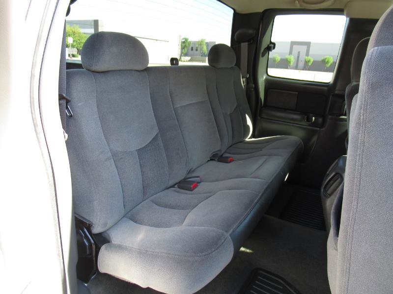 Used 2004 GMC Sierra 2500 SLE w/ Heavy-Duty Power Package image 18