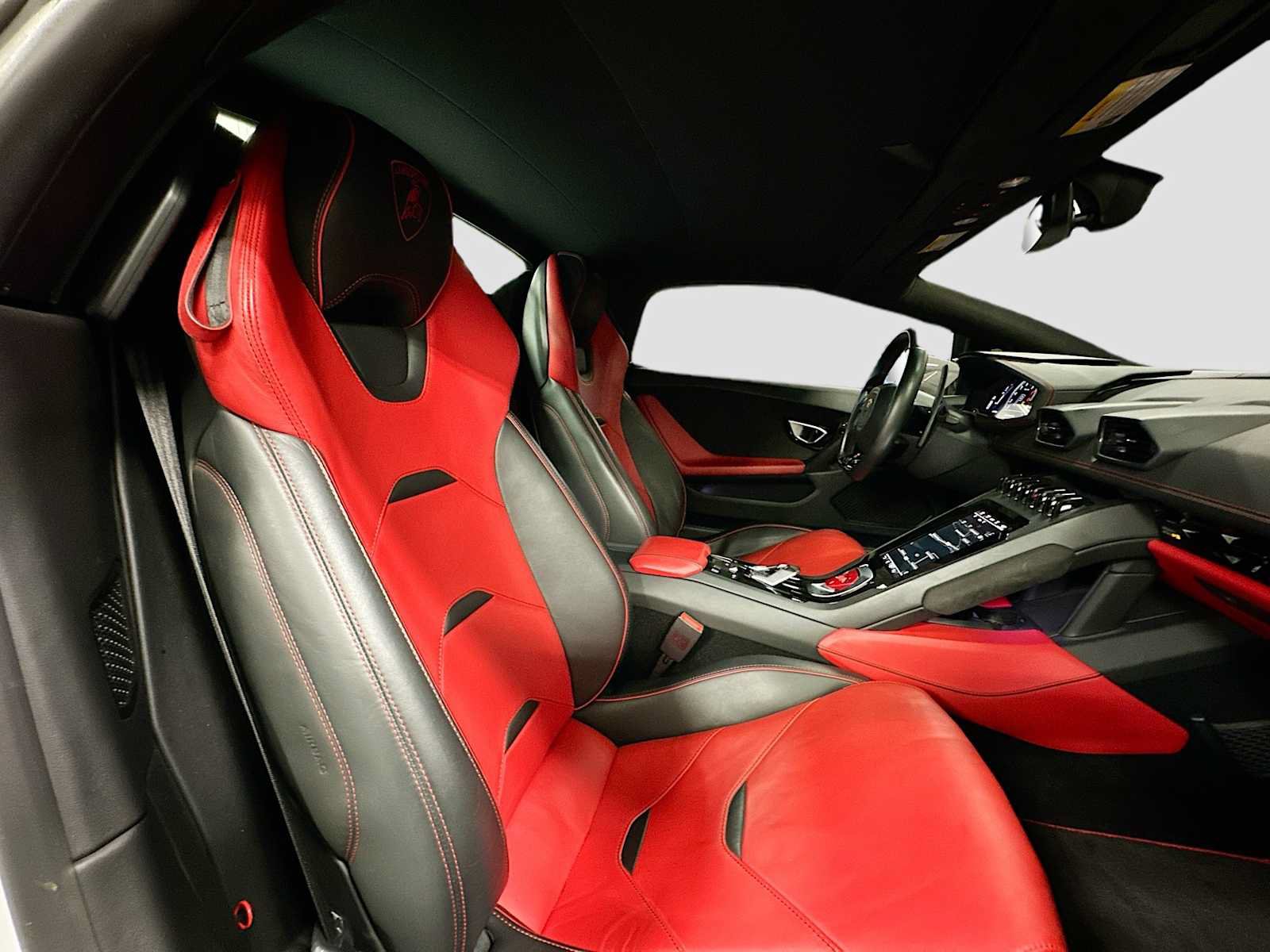 Used 2022 Lamborghini Huracan EVO RWD image 25
