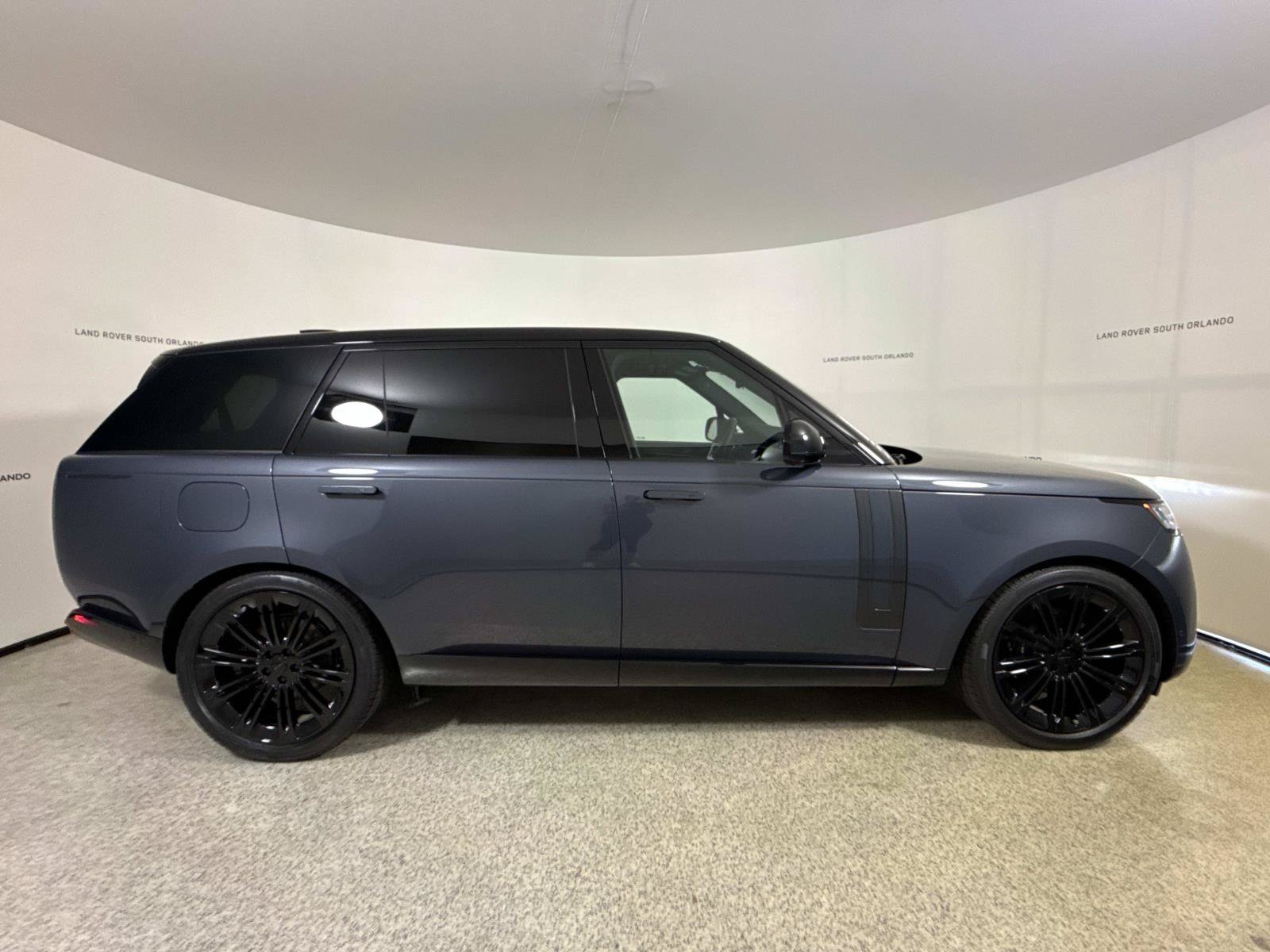 New 2026 Land Rover Range Rover Long Wheelbase SE AWD/4WD image 6