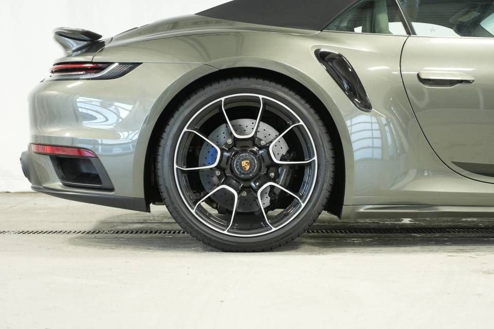 Certified 2021 Porsche 911 Turbo S image 40