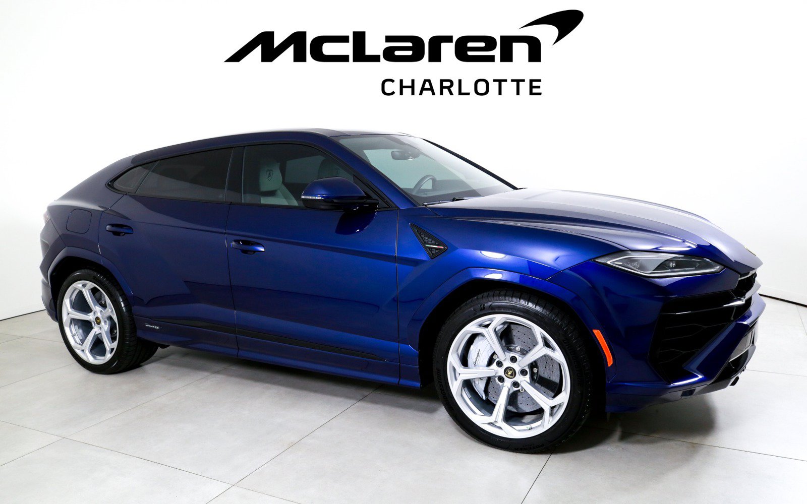 Used 2026 Lamborghini Urus SE AWD/4WD image 2