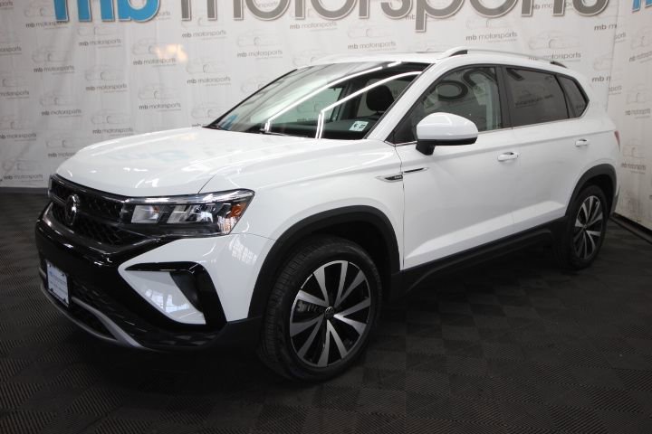 Used 2022 Volkswagen Taos SE w/ Panoramic Sunroof Package AWD/4WD image 2
