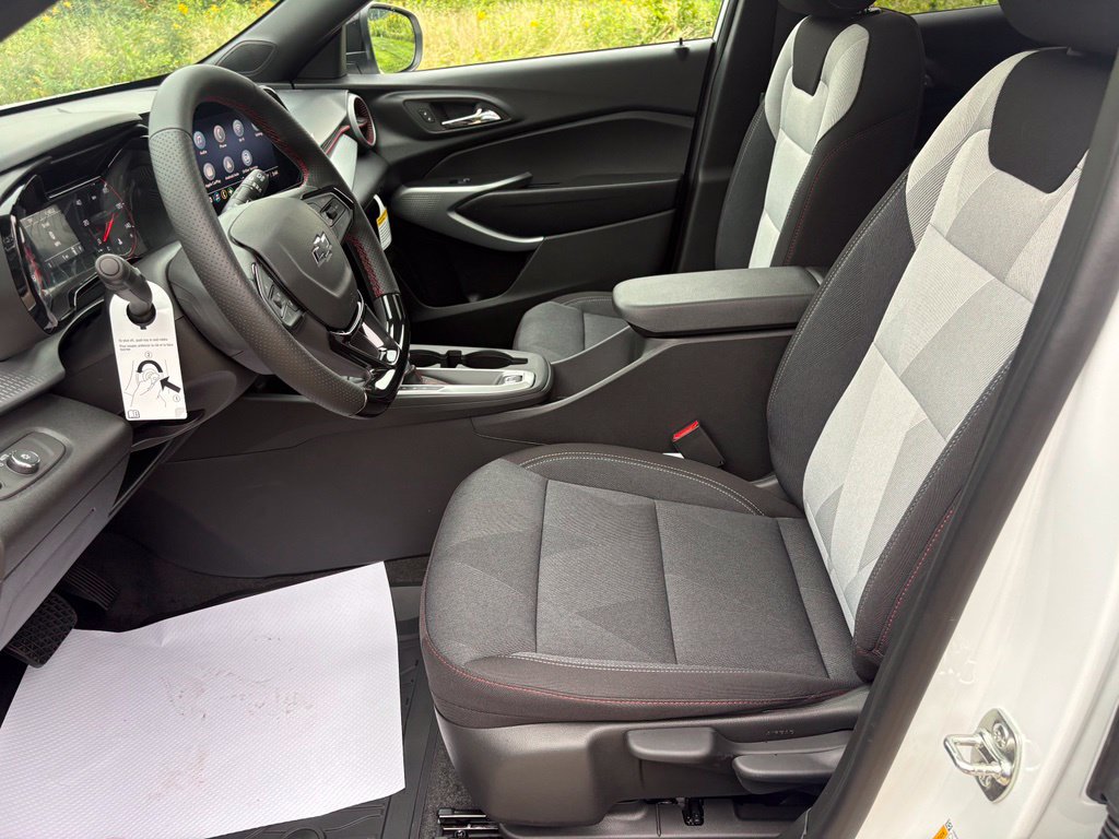 New 2026 Chevrolet Trax RS w/ Sunroof Package FWD image 15
