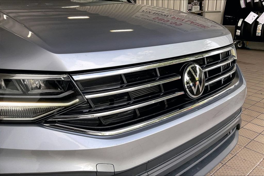 Used 2024 Volkswagen Tiguan SE FWD image 25