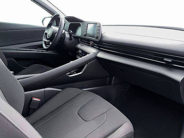 New 2026 Hyundai Elantra SEL Sport FWD image 17