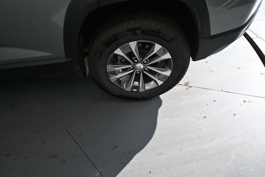 Used 2025 Chevrolet Equinox LT AWD/4WD image 18