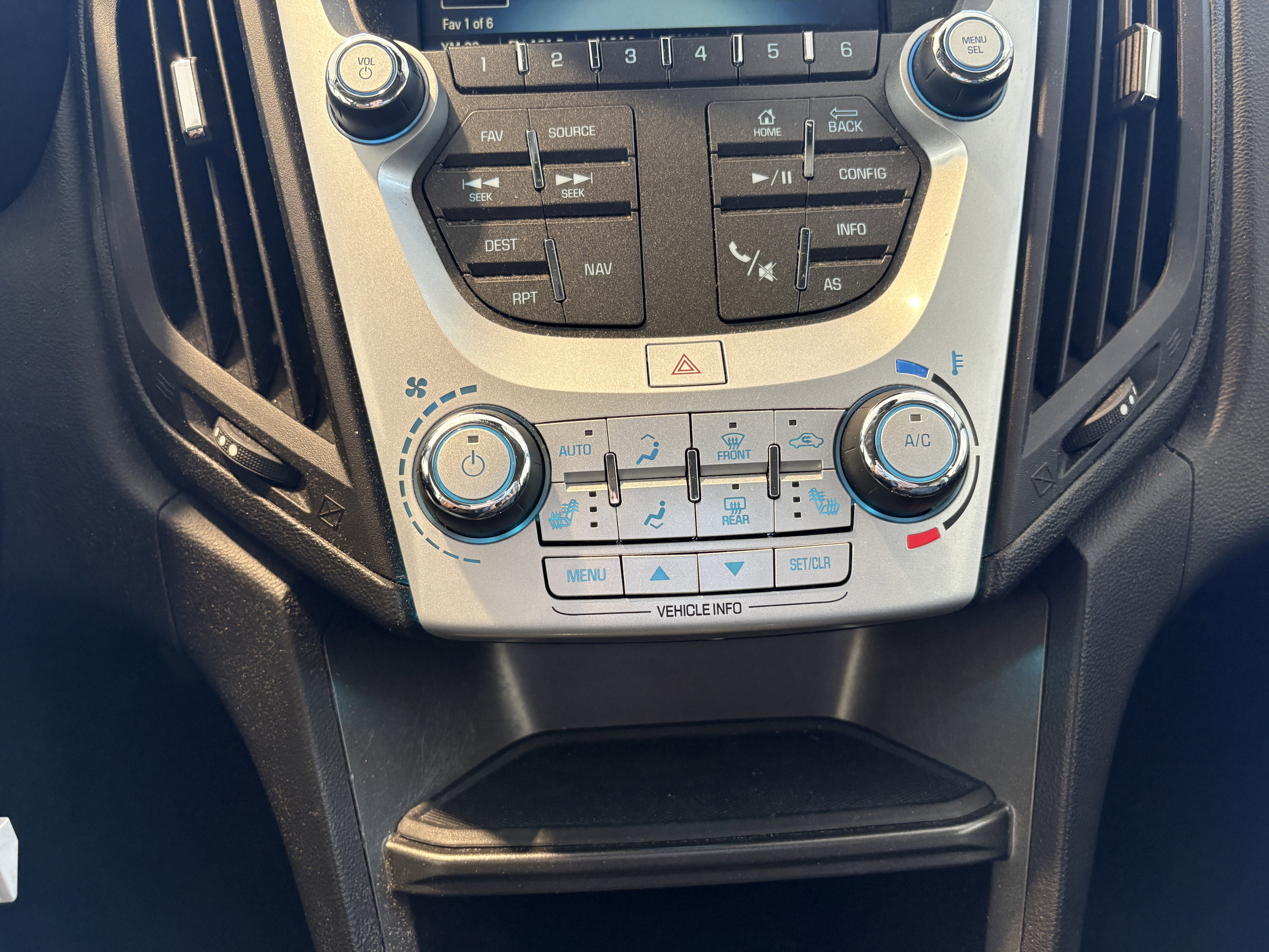 Used 2016 Chevrolet Equinox LTZ w/ Enhanced Convenience Package image 17