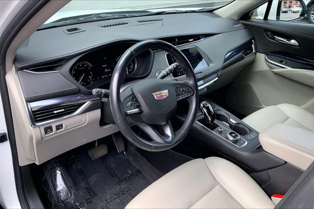 Used 2023 Cadillac XT4 Luxury w/ Cold Weather Package AWD/4WD image 14