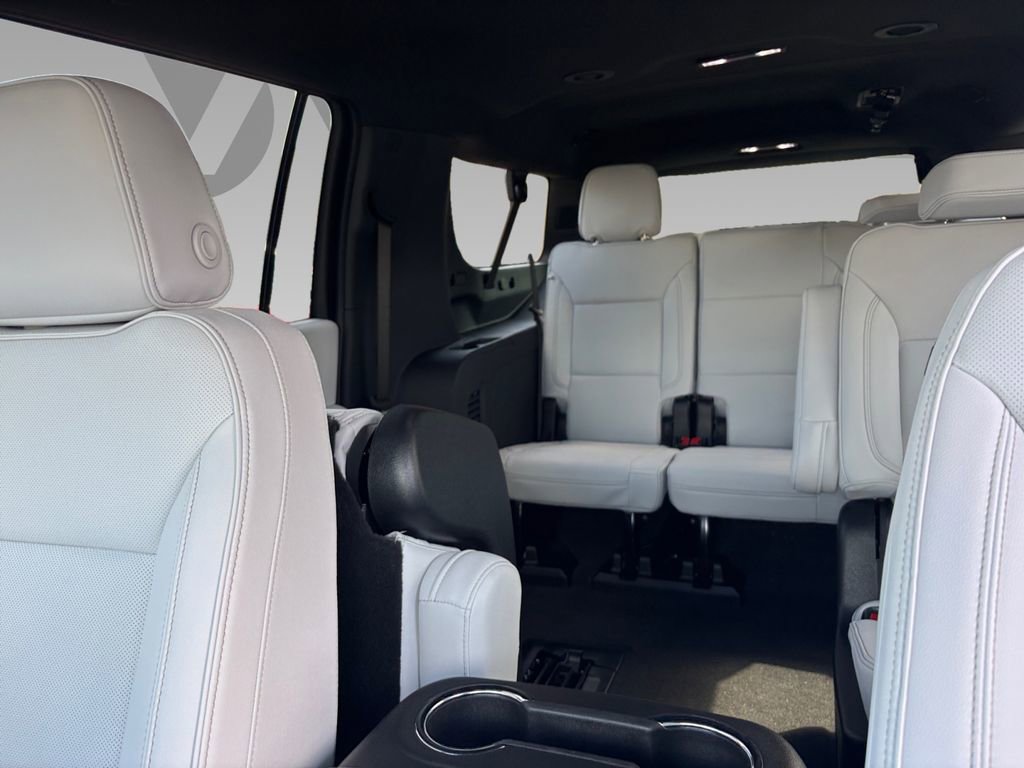 New 2025 Chevrolet Suburban Premier image 2