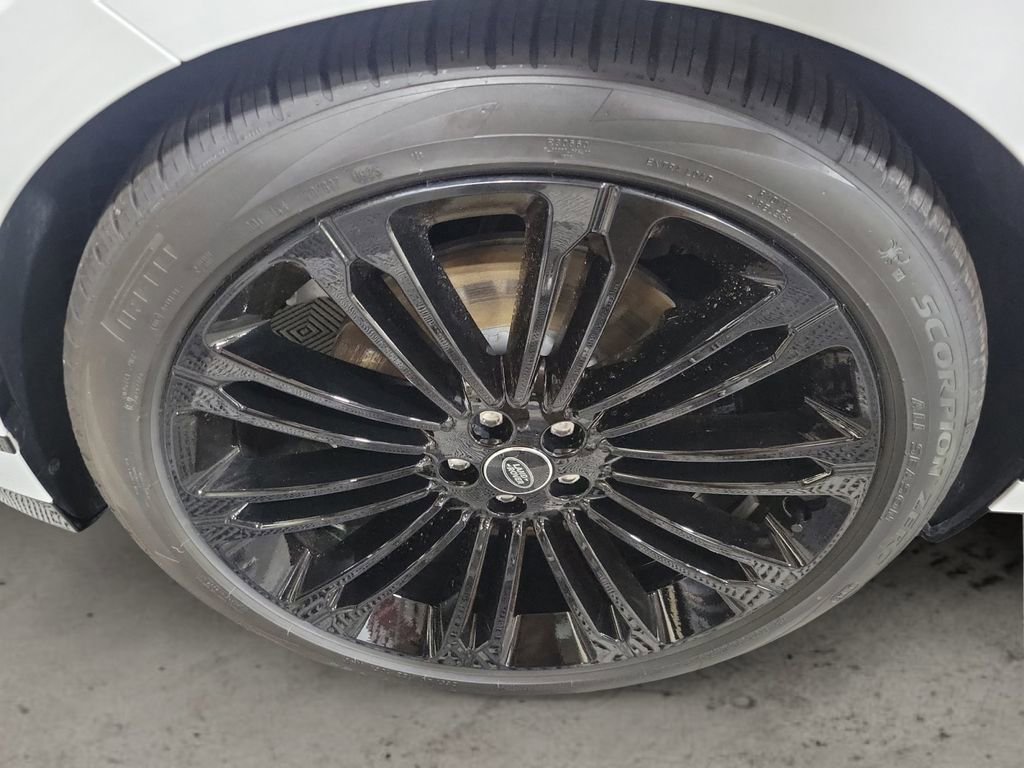 New 2026 Land Rover Range Rover Velar Dynamic SE image 9