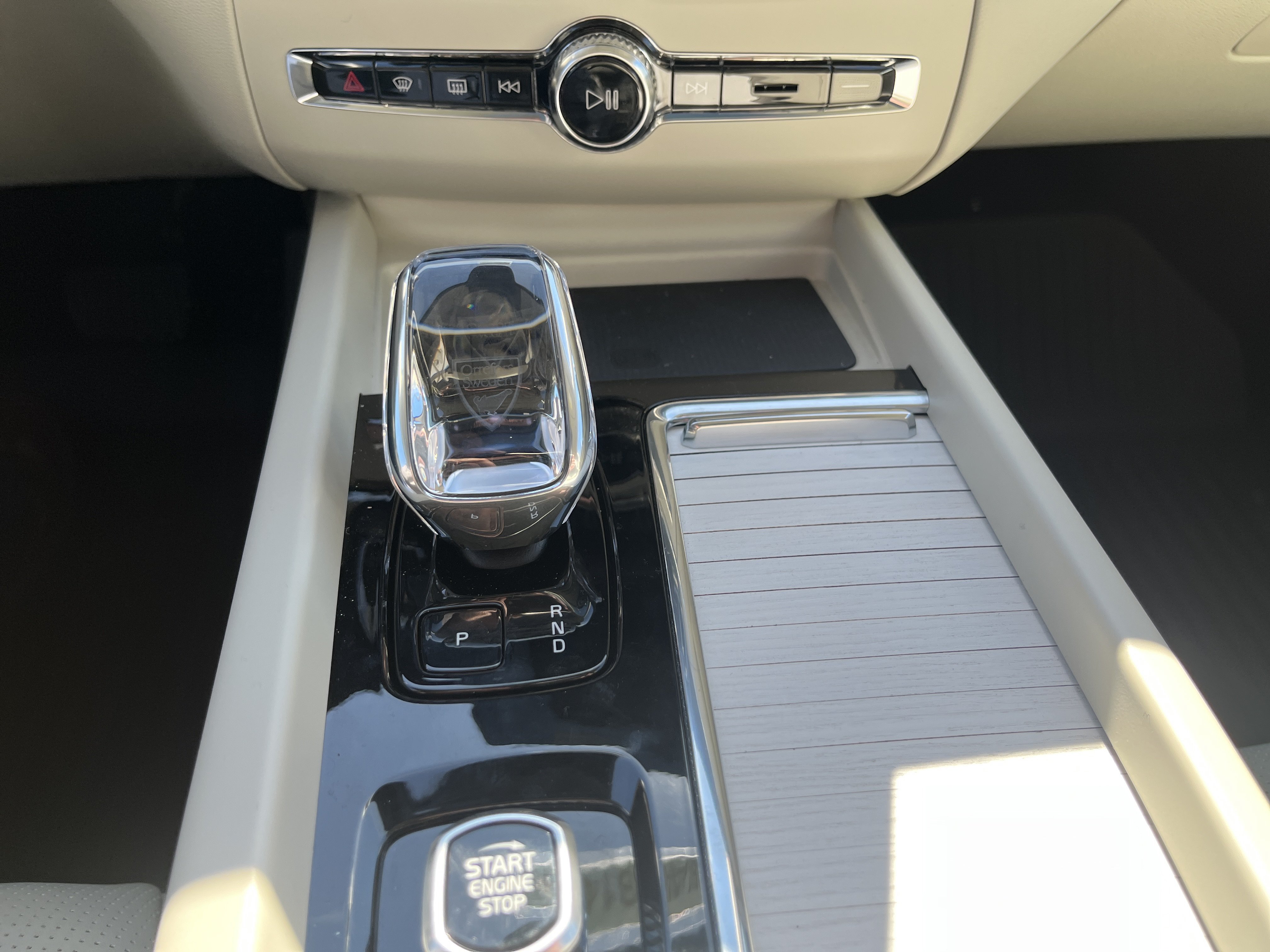 New 2026 Volvo XC60 T8 Ultra w/ Protection Package Premier AWD/4WD image 18