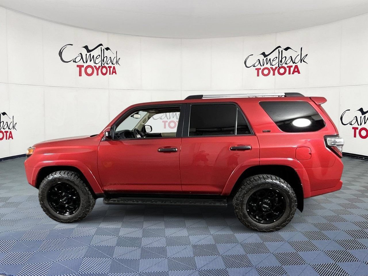 Used 2022 Toyota 4Runner SR5 AWD/4WD image 5