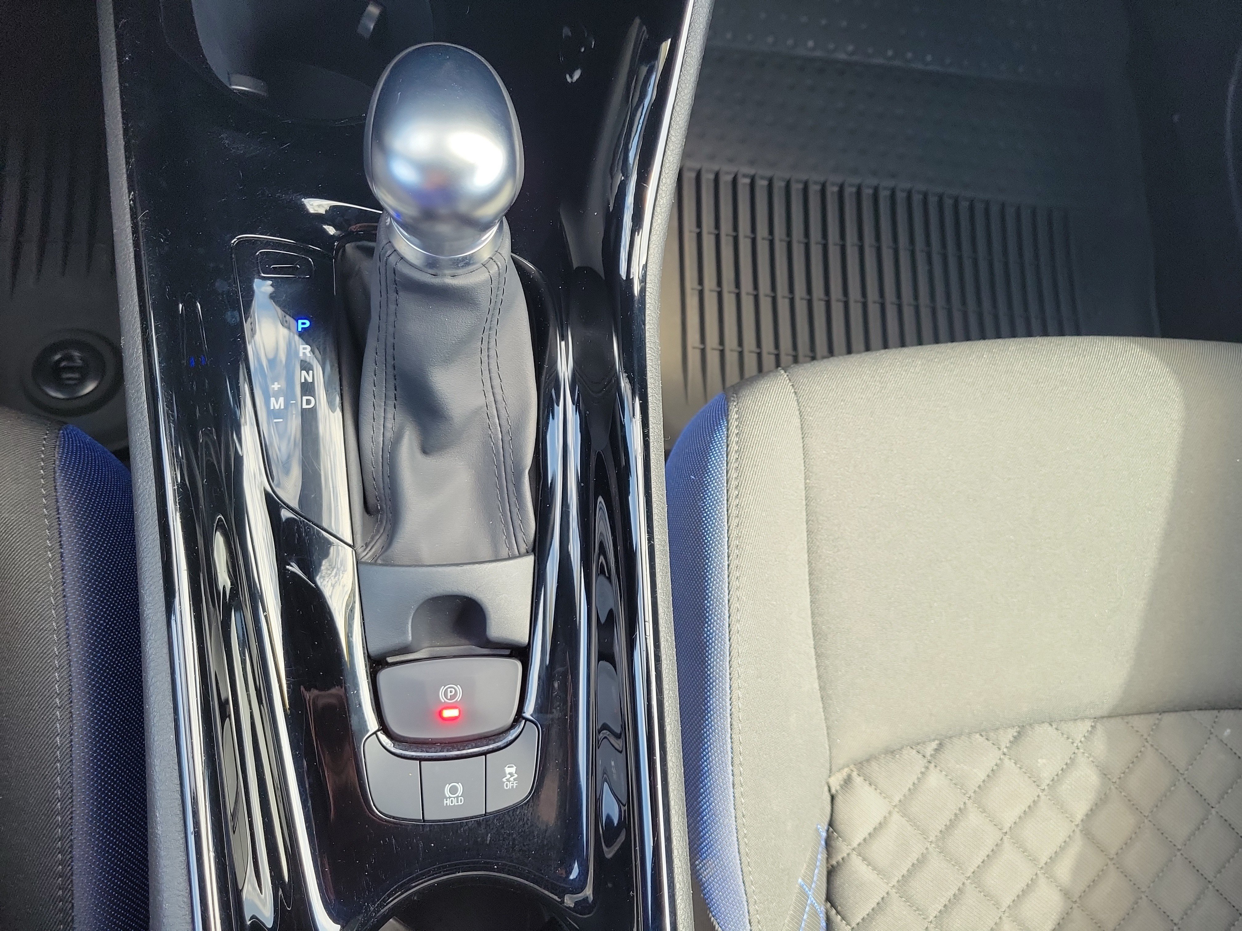 Used 2021 Toyota C-HR XLE FWD image 28