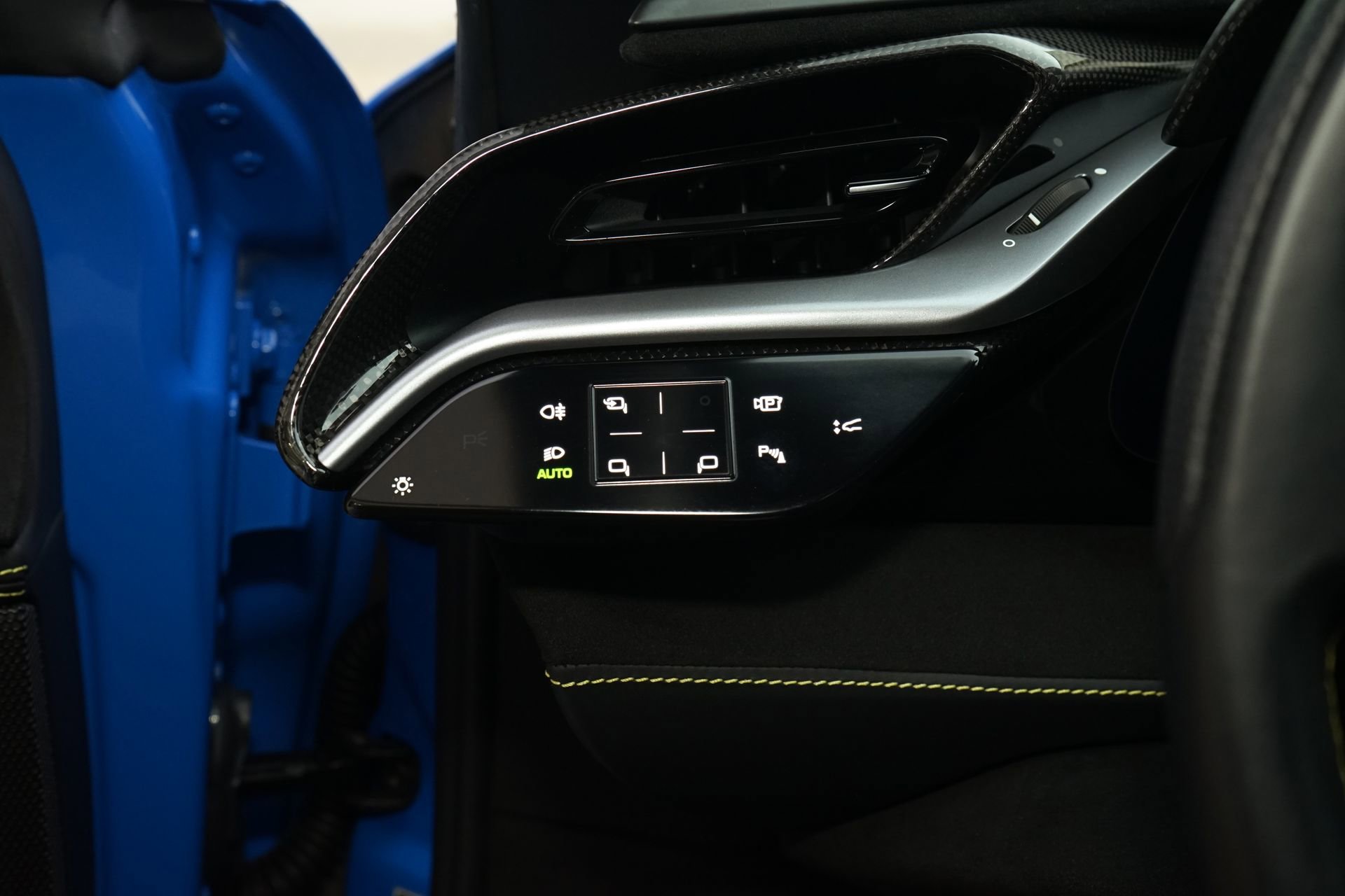 Used 2025 Ferrari SF90 Spider image 31