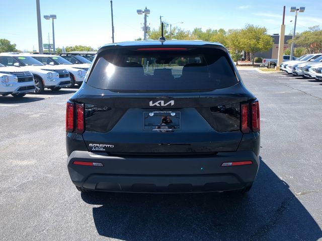 Used 2023 Kia Sorento LX image 7