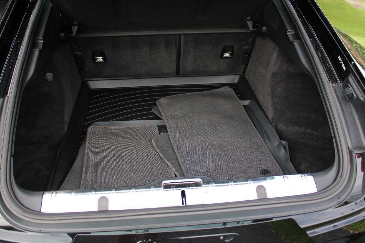 Used 2020 Porsche Panamera 4 AWD 4dr Sedan image 16