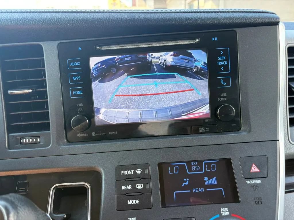 Used 2017 Toyota Sienna XLE Premium AWD/4WD image 26