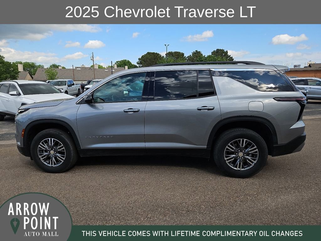 Used 2025 Chevrolet Traverse LT FWD image 7