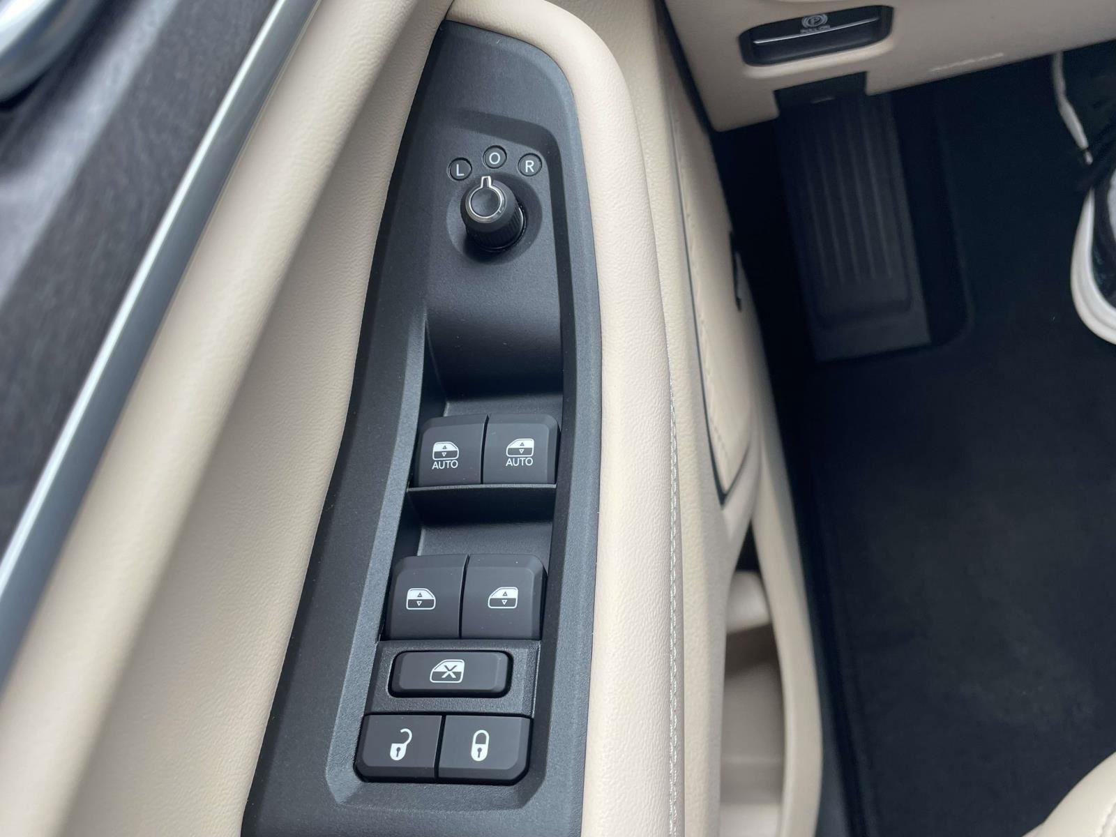 Used 2023 Jeep Grand Cherokee Limited w/ Luxury Tech Group II AWD/4WD image 24