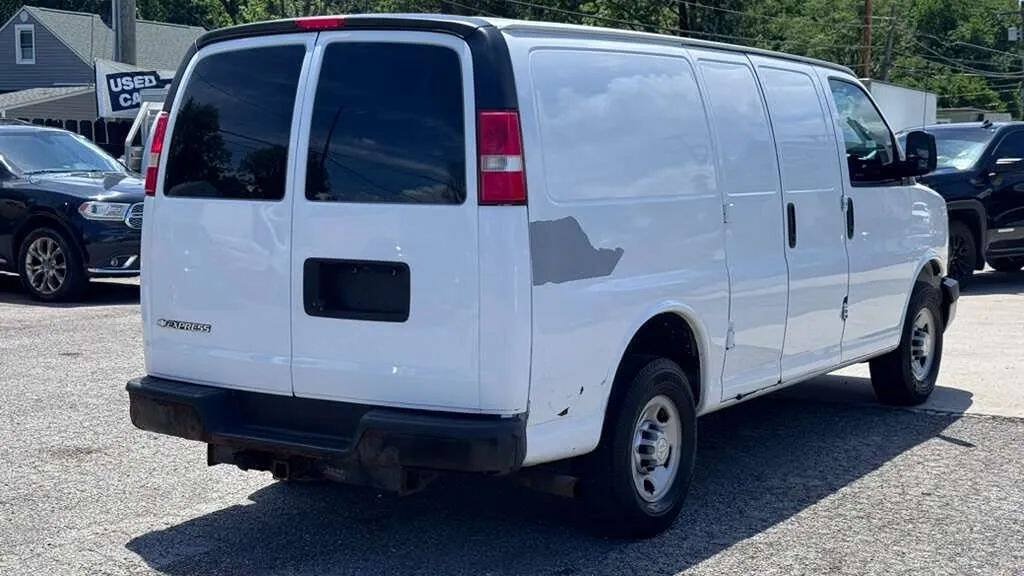 Used 2016 Chevrolet Express 2500 RWD image 7