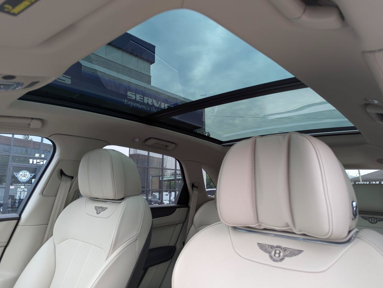 Used 2020 Bentley Bentayga AWD/4WD image 31