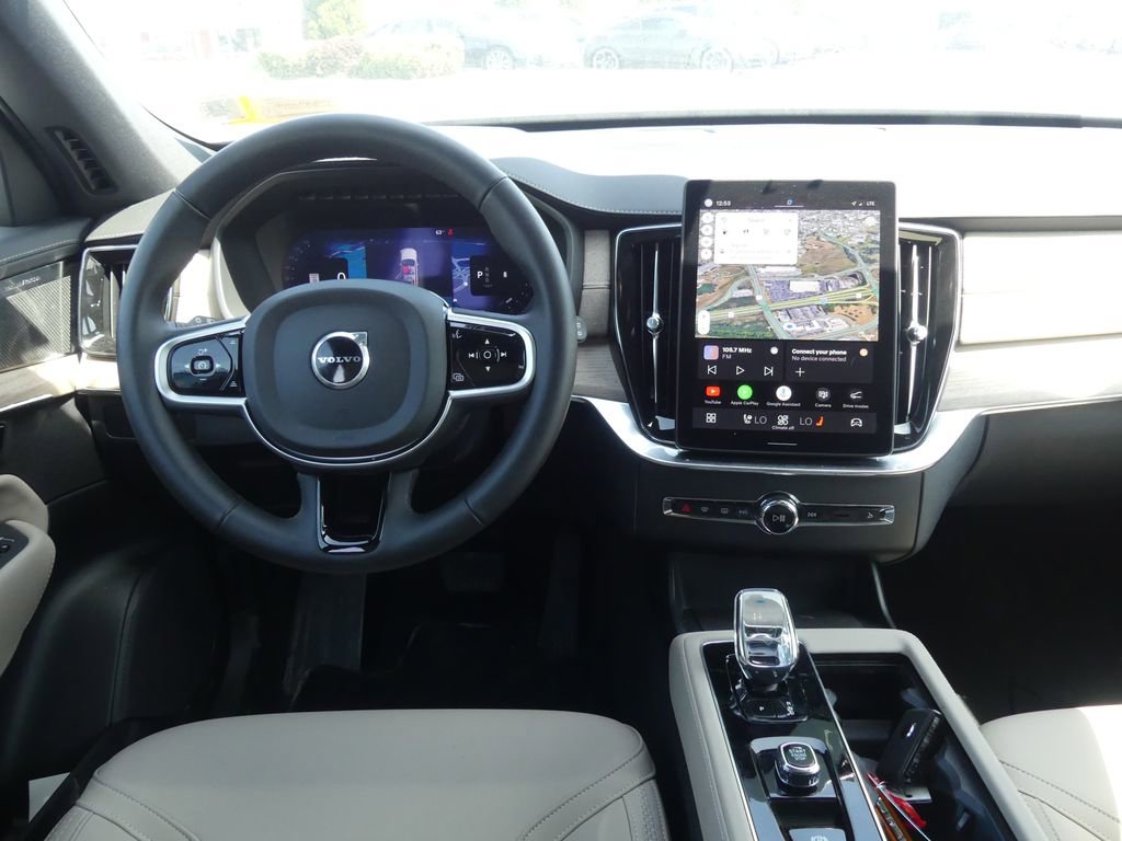 Used 2025 Volvo XC90 B6 Plus image 2