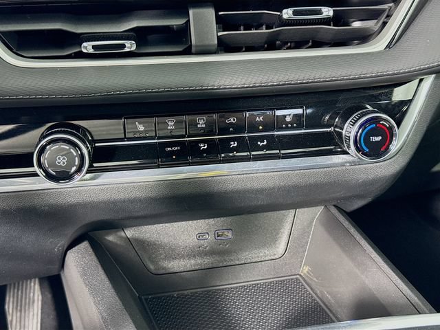 Used 2025 Chevrolet Equinox LT FWD image 17