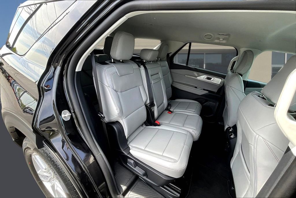 New 2026 Ford Explorer Active RWD image 10