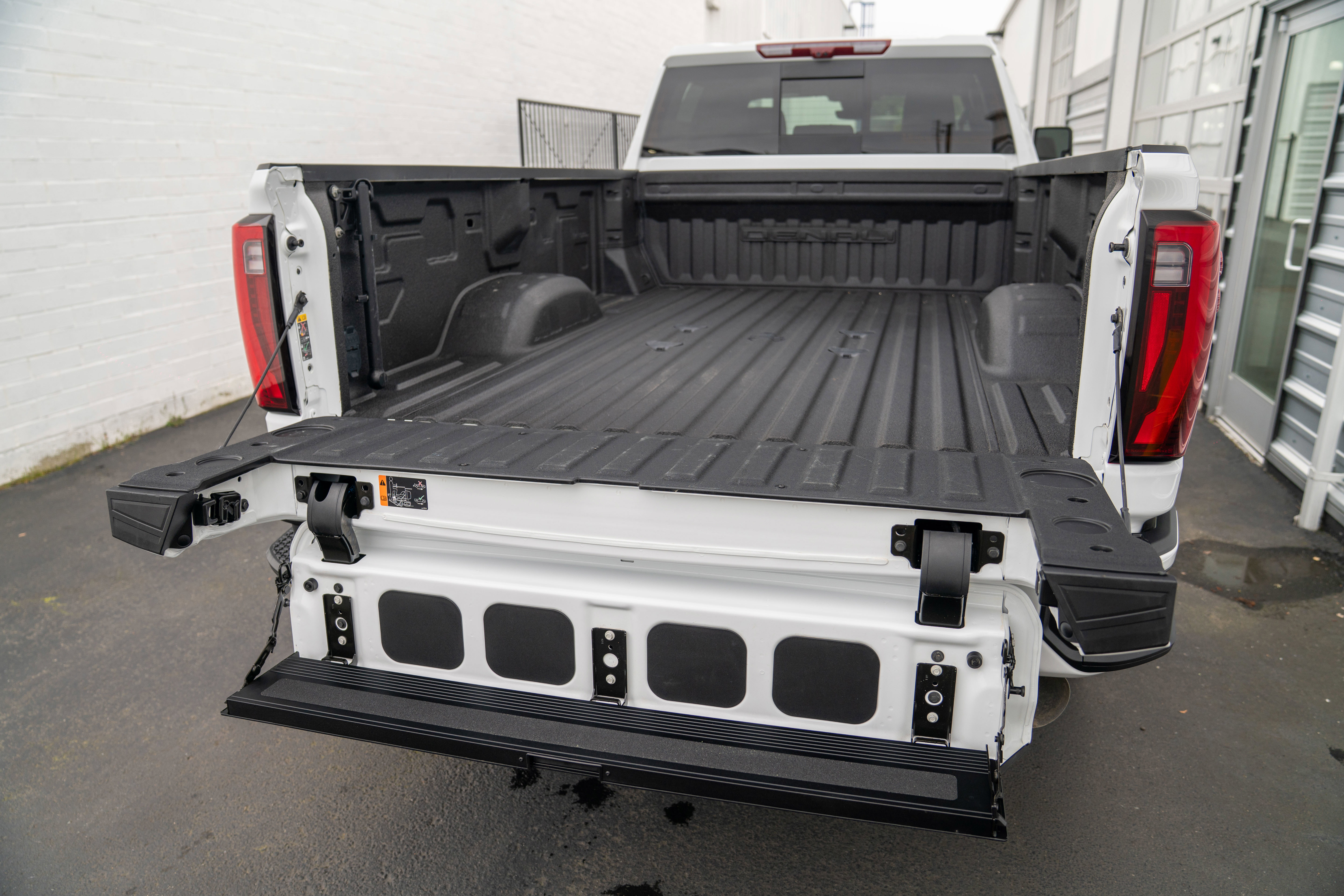 Used 2024 GMC Sierra 3500 Denali w/ Denali Reserve Package image 43