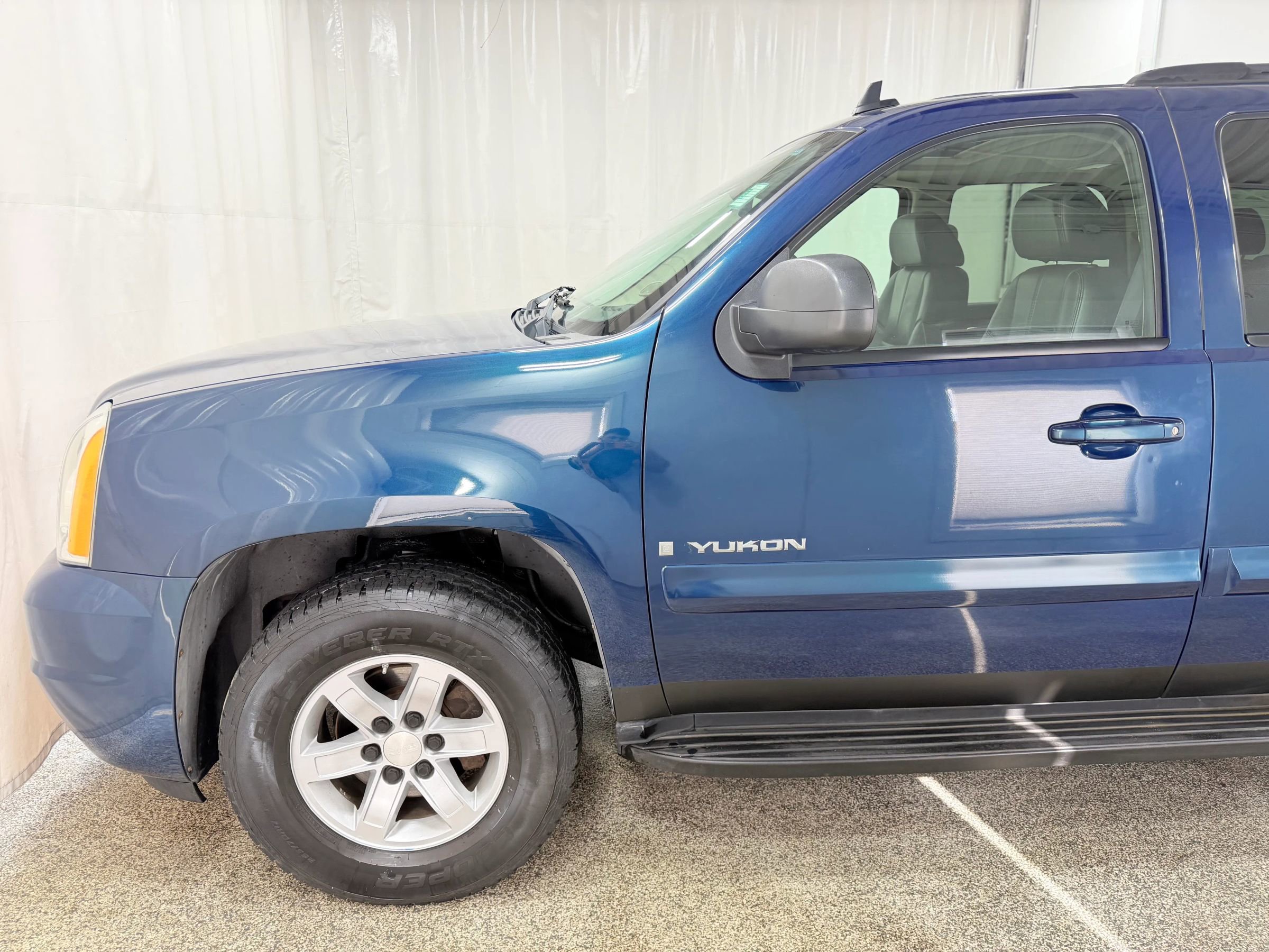 Used 2007 GMC Yukon SLT w/ SLT Preferred Equipment Group AWD/4WD image 4