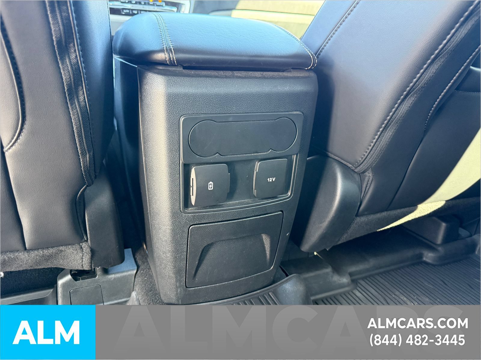 Used 2023 Ford Explorer XLT w/ Equipment Group 202A RWD image 15