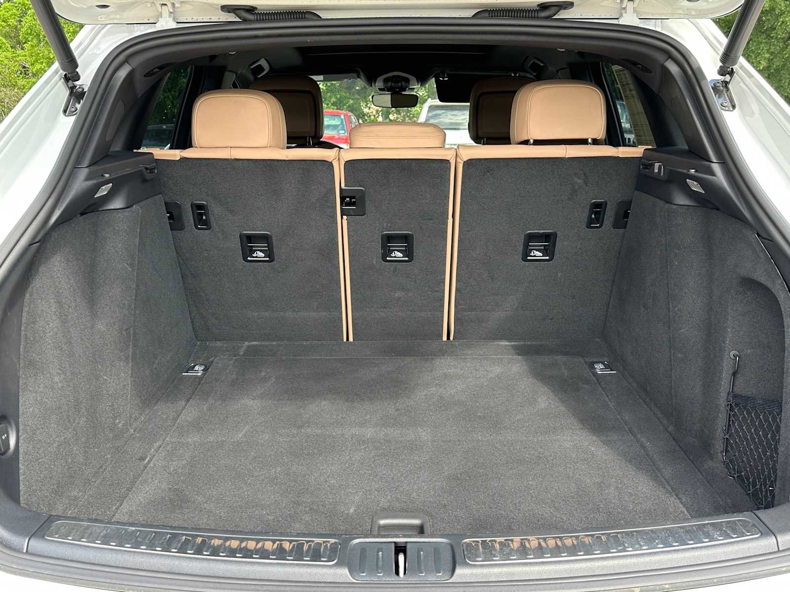 Used 2024 Porsche Macan w/ Premium Plus Package image 31