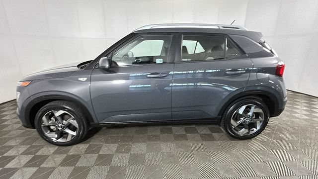 Used 2025 Hyundai Venue SEL FWD image 6