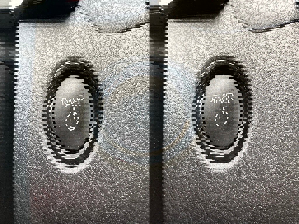 Used 2025 Toyota Camry SE image 17