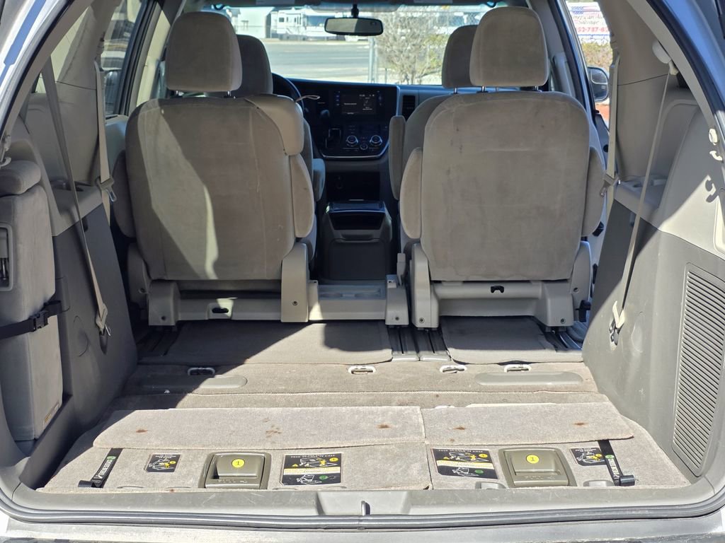 Used 2015 Toyota Sienna LE image 17
