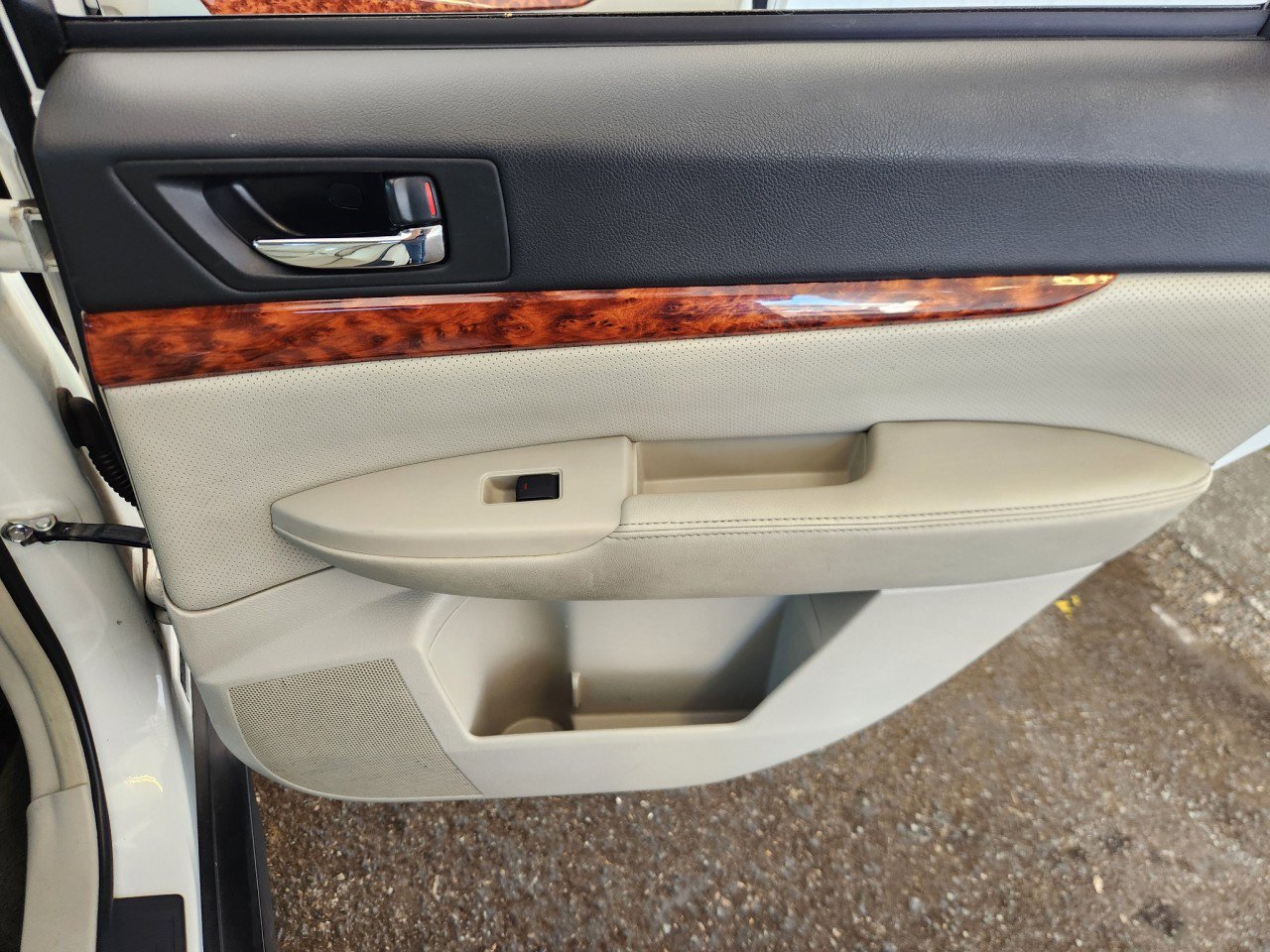 Used 2012 Subaru Outback 2.5i Limited image 18