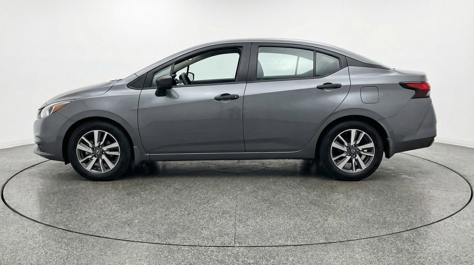 Used 2025 Nissan Versa SV FWD image 5