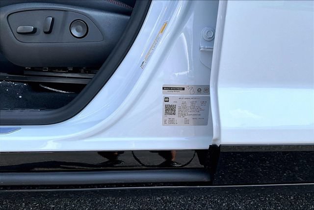 New 2026 Chevrolet Traverse RS w/ LPO, Floor Liner Package FWD image 8