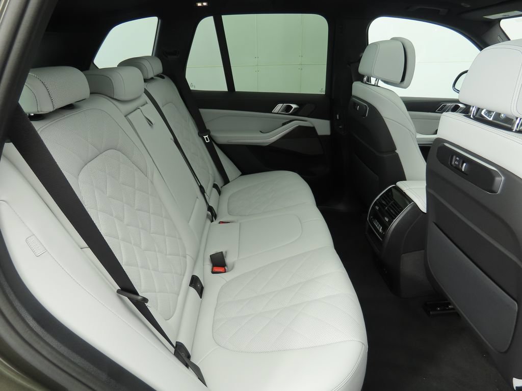 Used 2026 BMW X5 xDrive40i w/ M Sport Package AWD/4WD image 24