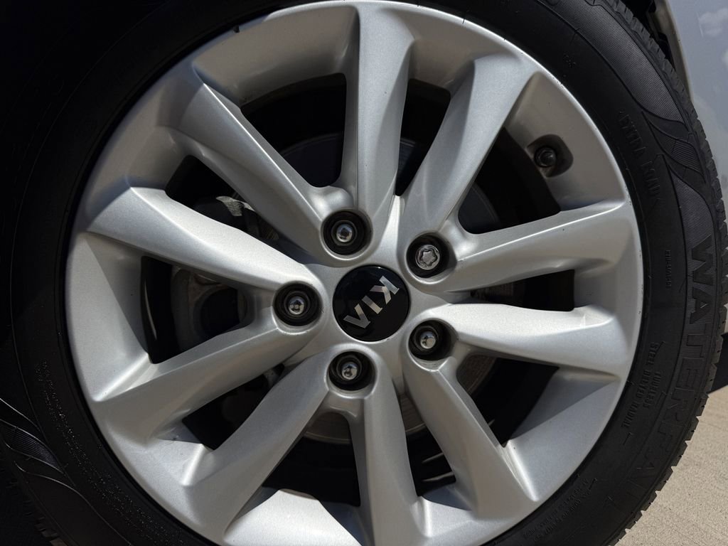 Used 2017 Kia Forte LX w/ LX Popular Plus Package image 10