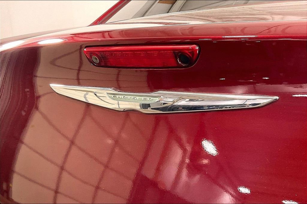 Used 2019 Chrysler 300 Touring w/ Sport Appearance Package image 39