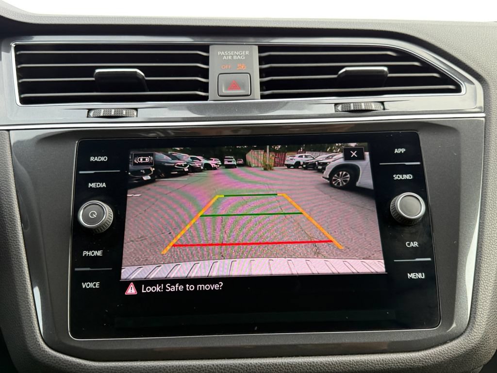 Used 2023 Volkswagen Tiguan SE R-Line FWD image 15