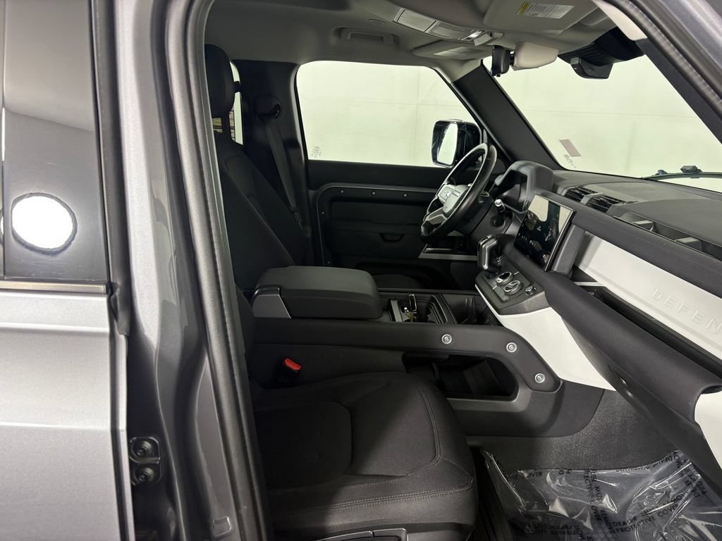 Used 2022 Land Rover Defender 110 AWD/4WD image 30