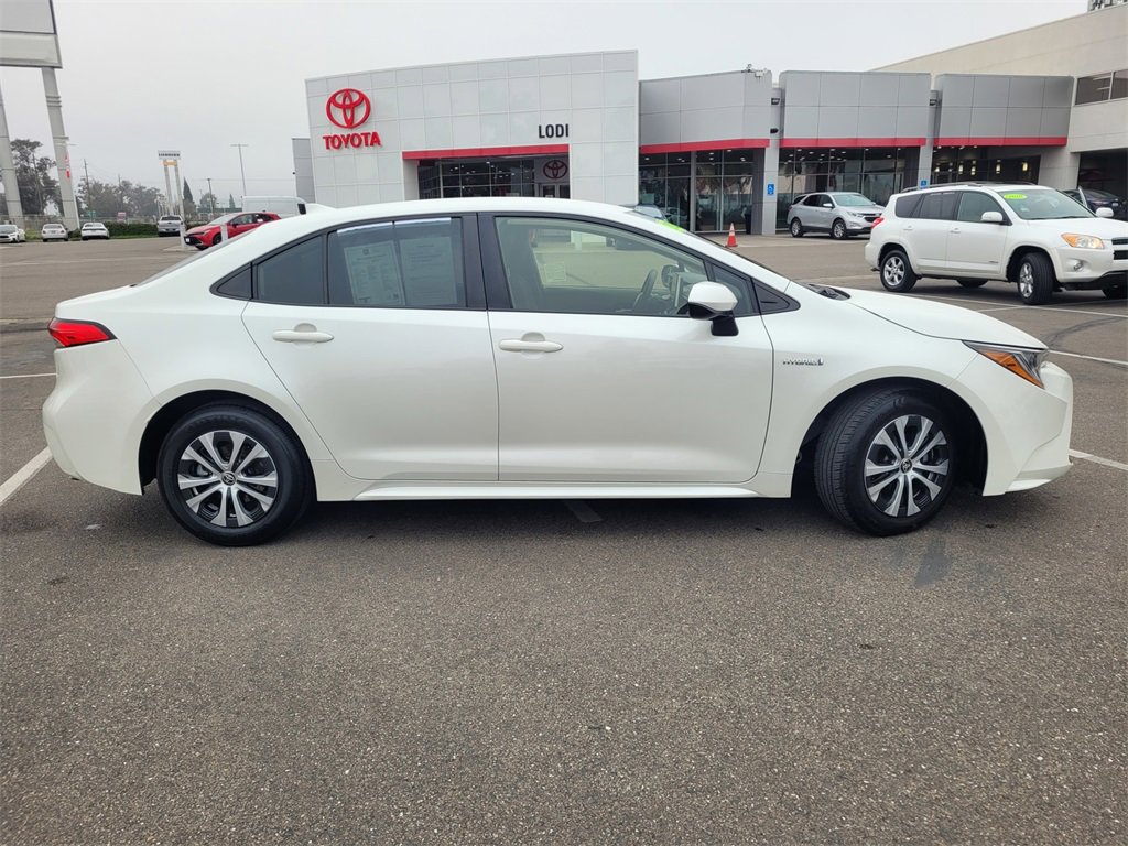 Used 2021 Toyota Corolla LE image 3