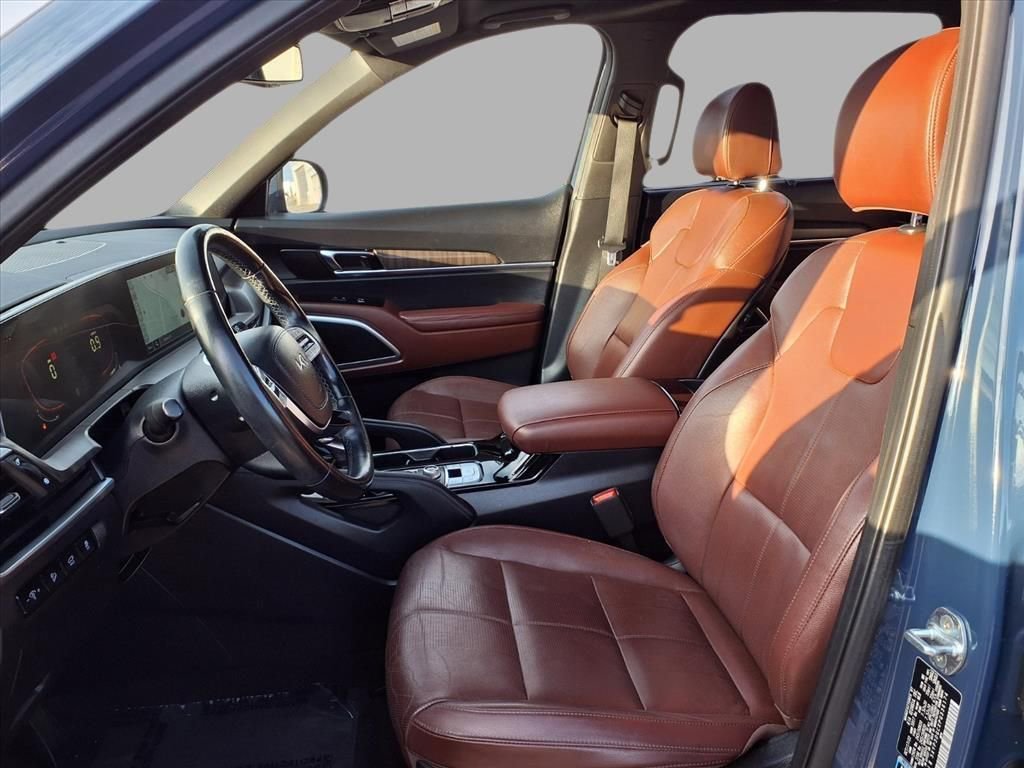 Used 2023 Kia Telluride EX w/ EX Captain's Chair Package image 22