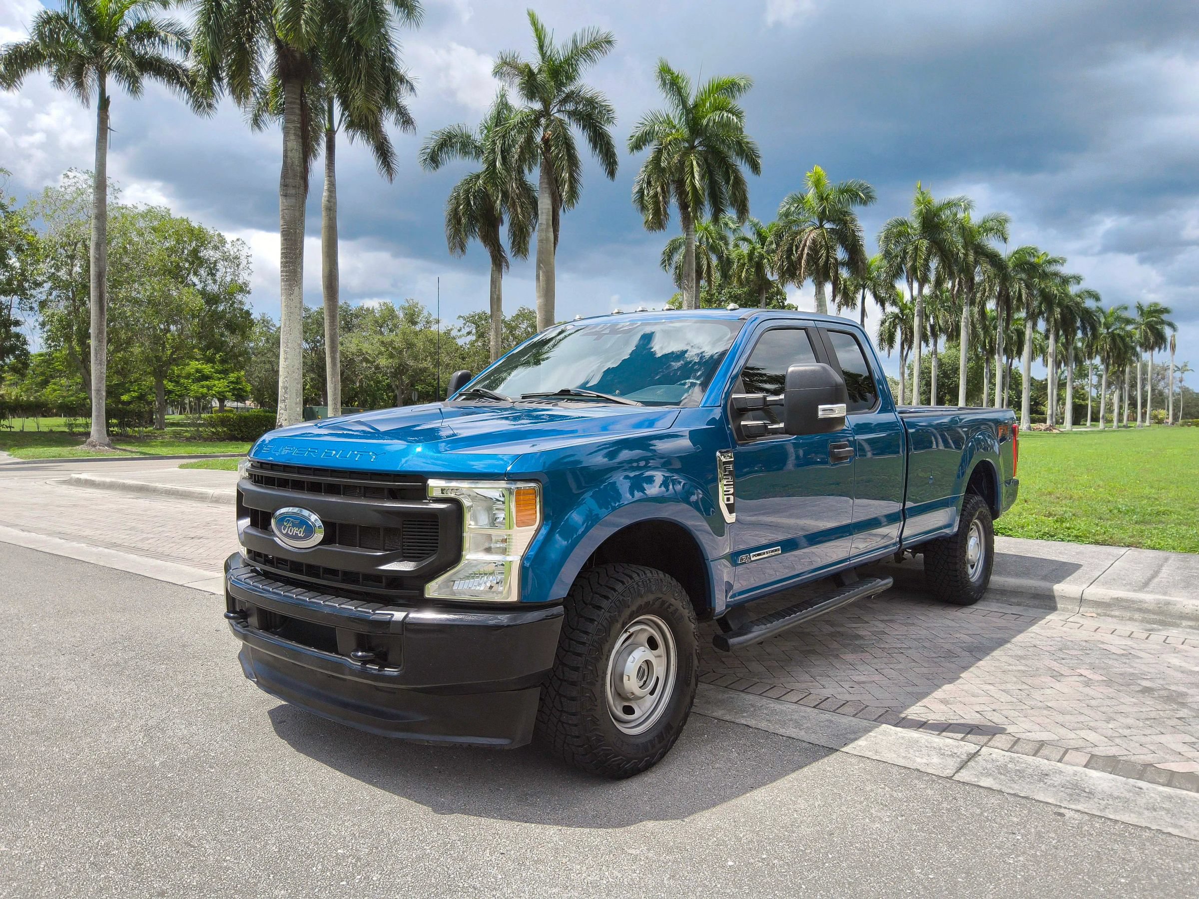 Used 2022 Ford F250 XL w/ Power Equipment Group AWD/4WD image 3